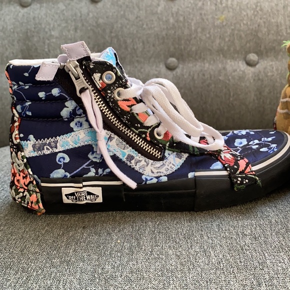 Vans high tops size 7 - Picture 2 of 6